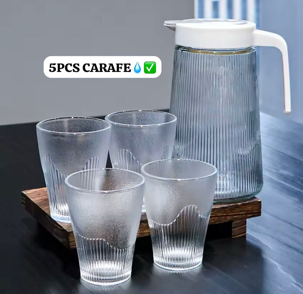 5 PIECES - 1 CARAFE ET 4 TASSES EN VERRE